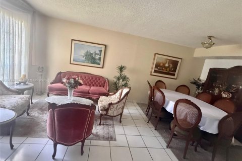 Condo in Miami, Florida, 3 bedrooms  № 2076475 - photo 6