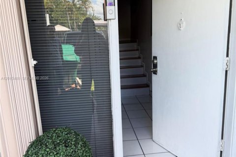 Condo in Miami, Florida, 3 bedrooms  № 2076475 - photo 2