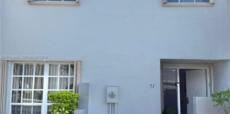 Condo in Miami, Florida, 3 bedrooms  № 2076475