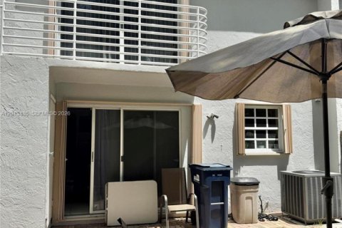 Condo in Miami, Florida, 3 bedrooms  № 2076475 - photo 22