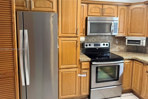 Condo in Miami, Florida, 3 bedrooms  № 2076475 - photo 10