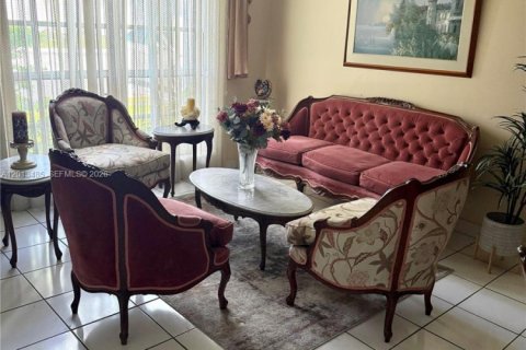 Condo in Miami, Florida, 3 bedrooms  № 2076475 - photo 4