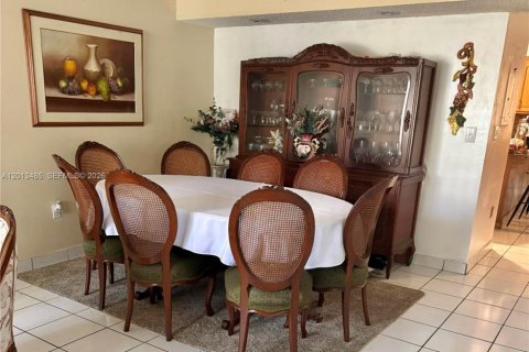 Condo in Miami, Florida, 3 bedrooms  № 2076475 - photo 5