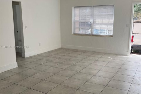House in Hialeah, Florida 2 bedrooms, 210.24 sq.m. № 2000329 - photo 20