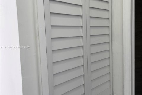 House in Hialeah, Florida 2 bedrooms, 210.24 sq.m. № 2000329 - photo 16