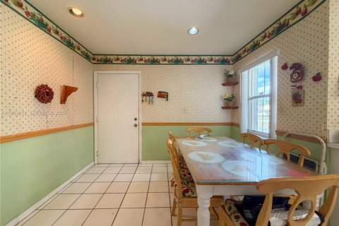 House in Miami, Florida 3 bedrooms, 131.74 sq.m. № 2009244 - photo 13