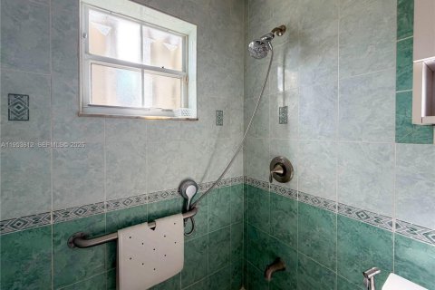 House in Miami, Florida 3 bedrooms, 131.74 sq.m. № 2009244 - photo 19