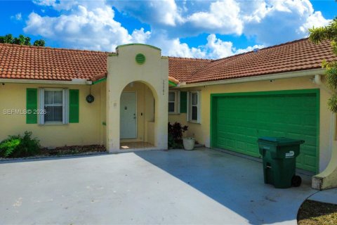 House in Miami, Florida 3 bedrooms, 131.74 sq.m. № 2009244