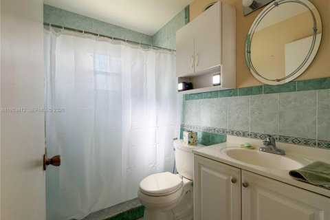 House in Miami, Florida 3 bedrooms, 131.74 sq.m. № 2009244 - photo 18