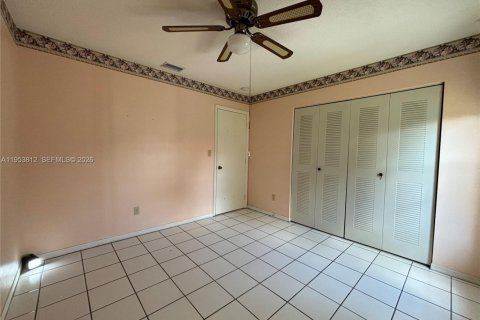 House in Miami, Florida 3 bedrooms, 131.74 sq.m. № 2009244 - photo 15