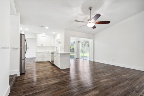 House in Coral Springs, Florida 4 bedrooms, 187.2 sq.m. № 1472894 - photo 20