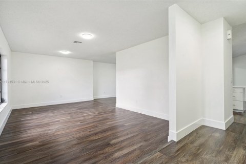 House in Coral Springs, Florida 4 bedrooms, 187.2 sq.m. № 1472894 - photo 4