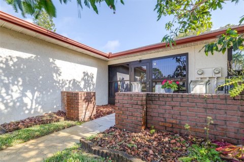 House in Palm Harbor, Florida 2 bedrooms, 119.66 sq.m. № 1523707 - photo 2