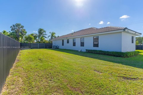 Купить виллу или дом в Хомстед, Флорида 4 спальни, 193.98м2, № 1955553 - фото 25