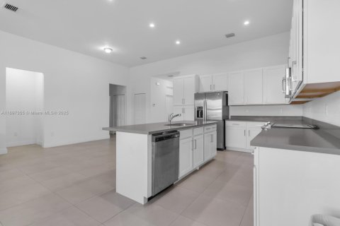 Купить виллу или дом в Хомстед, Флорида 4 спальни, 193.98м2, № 1955553 - фото 15