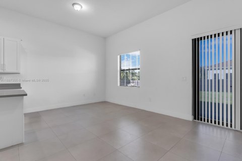 Купить виллу или дом в Хомстед, Флорида 4 спальни, 193.98м2, № 1955553 - фото 5