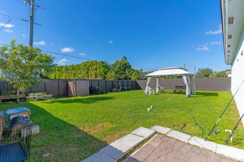 Купить виллу или дом в Хомстед, Флорида 4 спальни, 193.98м2, № 1955553 - фото 29