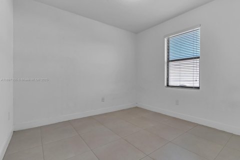 Купить виллу или дом в Хомстед, Флорида 4 спальни, 193.98м2, № 1955553 - фото 14