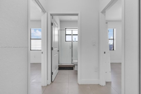 Купить виллу или дом в Хомстед, Флорида 4 спальни, 193.98м2, № 1955553 - фото 23