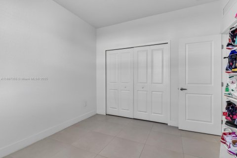 Купить виллу или дом в Хомстед, Флорида 4 спальни, 193.98м2, № 1955553 - фото 10