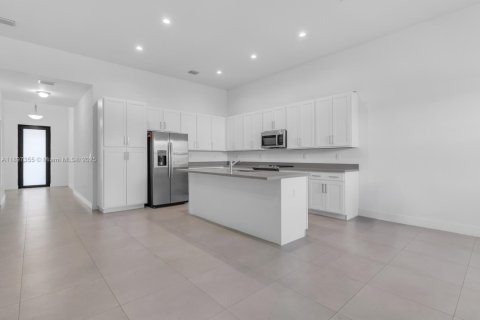 Купить виллу или дом в Хомстед, Флорида 4 спальни, 193.98м2, № 1955553 - фото 3