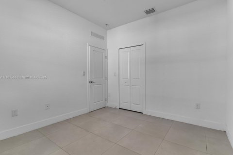 Купить виллу или дом в Хомстед, Флорида 4 спальни, 193.98м2, № 1955553 - фото 12