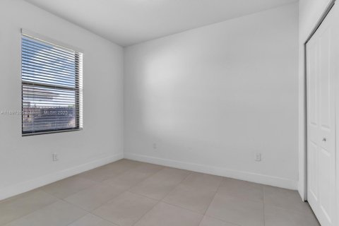 Купить виллу или дом в Хомстед, Флорида 4 спальни, 193.98м2, № 1955553 - фото 6