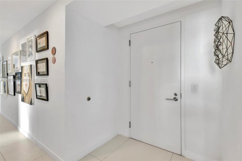 Купить кондоминиум в Майами, Флорида 2 спальни, 100.71м2, № 2054323 - фото 14