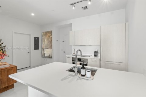 Condo in Miami, Florida, 1 bedroom  № 2052901 - photo 7