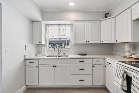 House in Bradenton, Florida 2 bedrooms, 75.81 sq.m. № 2103482 - photo 30