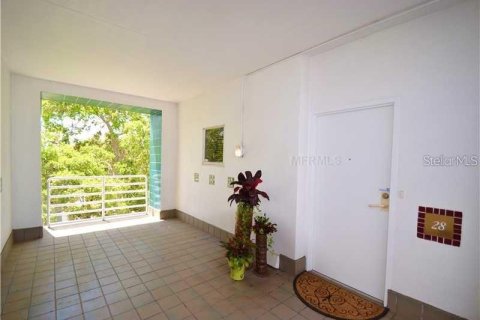 Townhouse in Tampa, Florida 2 bedrooms, 120.4 sq.m. № 2239725 - photo 4
