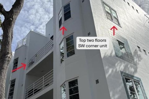 Townhouse in Tampa, Florida 2 bedrooms, 120.4 sq.m. № 2239725 - photo 2