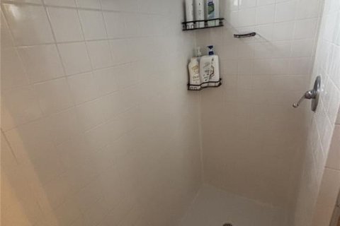Townhouse in Tampa, Florida 2 bedrooms, 120.4 sq.m. № 2239725 - photo 11