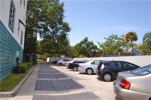 Townhouse in Tampa, Florida 2 bedrooms, 120.4 sq.m. № 2239725 - photo 24