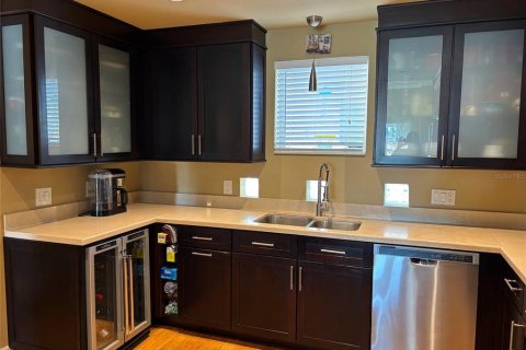 Townhouse in Tampa, Florida 2 bedrooms, 120.4 sq.m. № 2239725 - photo 14