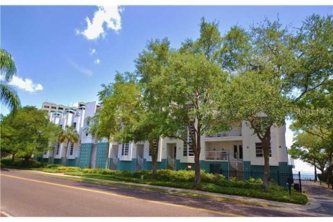 Townhouse in Tampa, Florida 2 bedrooms, 120.4 sq.m. № 2239725 - photo 27