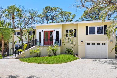 House in Siesta Key, Florida 4 bedrooms, 275.92 sq.m. № 1690067 - photo 12