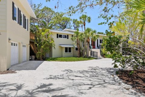 House in Siesta Key, Florida 4 bedrooms, 275.92 sq.m. № 1690067 - photo 11