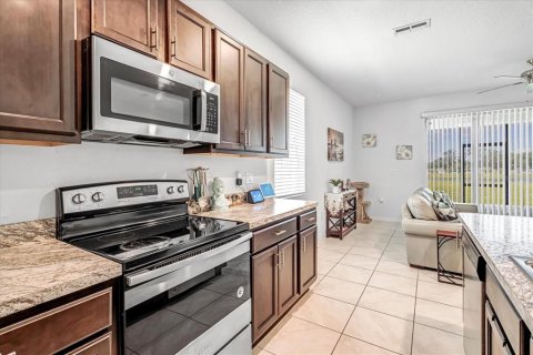 Townhouse in Davenport, Florida 3 bedrooms, 163.32 sq.m. № 1906371 - photo 14