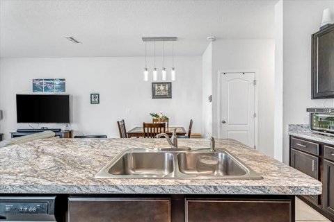 Townhouse in Davenport, Florida 3 bedrooms, 163.32 sq.m. № 1906371 - photo 15