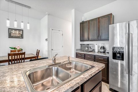Townhouse in Davenport, Florida 3 bedrooms, 163.32 sq.m. № 1906371 - photo 13