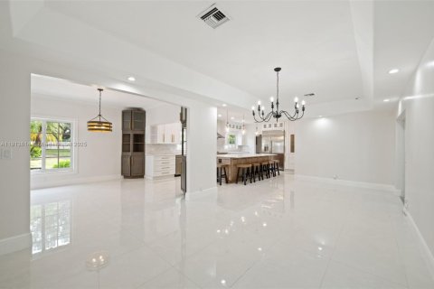 Casa en alquiler en Pinecrest, Florida, 6 dormitorios, 544.04 m2 № 1968501 - foto 5