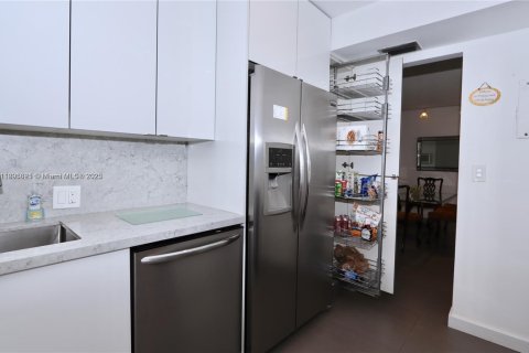 Купить кондоминиум в Авентура, Флорида 2 спальни, 121.98м2, № 1739285 - фото 7
