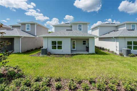 House in Orlando, Florida 4 bedrooms, 135.45 sq.m. № 2202104 - photo 2
