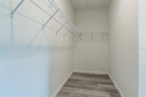 House in Orlando, Florida 4 bedrooms, 135.45 sq.m. № 2202104 - photo 18