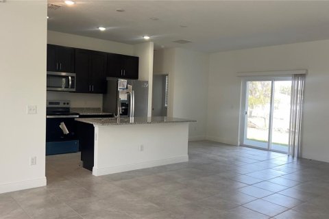 Villa ou maison à louer à Poinciana, Floride: 3 chambres, 144.93 m2 № 2119313 - photo 4