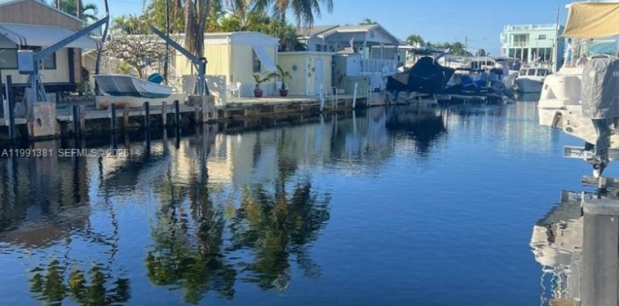 House in Key Largo, Florida 3 bedrooms № 2052510