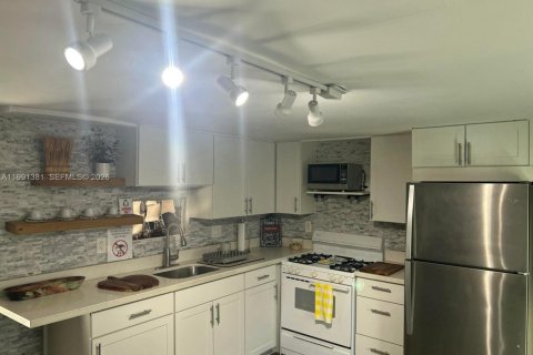 House in Key Largo, Florida 3 bedrooms № 2052510 - photo 30