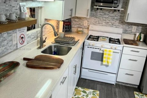 House in Key Largo, Florida 3 bedrooms № 2052510 - photo 29