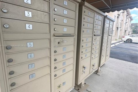 Apartment in Hialeah, Florida 2 bedrooms, 78.97 sq.m. № 2019327 - photo 16